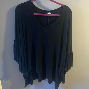Slouchy oversized Akemi + Kin size M/L Black short sleeve top